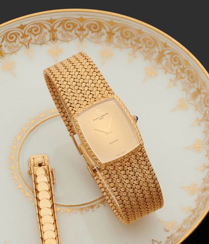 null BAUME & MERCIER
Bracelet watch in yellow gold 750 thousandth, yellow enamelled...