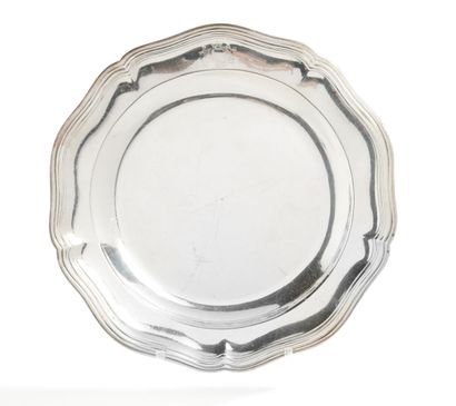 null Round plate in plain silver model filets contours, the wing engraved with a...
