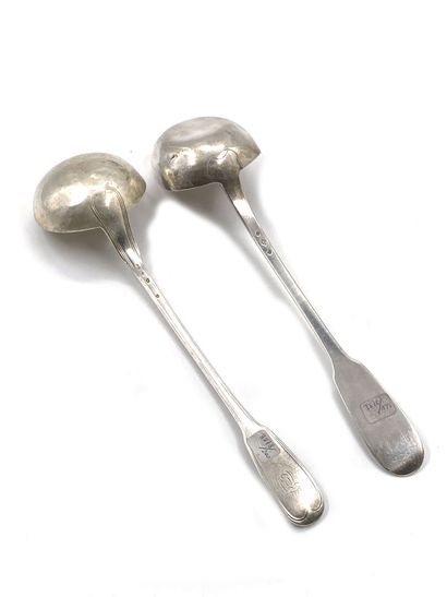 null Two silver ladles 950 thousandths model uniplat and nets monogrammed.
PARIS...
