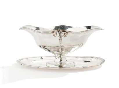 null Sauce boat in silver 950 thousandths of oval form on plate adhering, model nets...