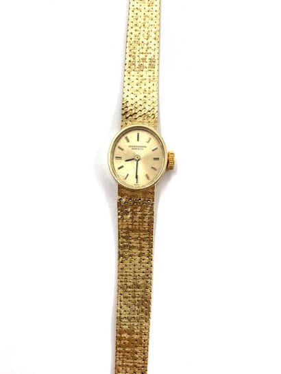 null MONTRE bracelet de dame en or jaune 750 millièmes, la montre de forme ovale,...