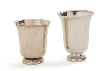 null Two silver tulip-shaped kettledrums on a pedestal with gadroons and water leaves,...