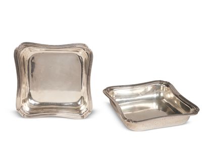 null Pair of square bowls with contours out of plain silver 950 thousandths underlined...
