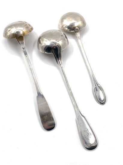 null Three silver ladles 950 thousandths model uniplat, nets monogrammed, of style...