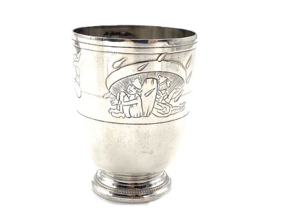 null Timbale out of silver 925 thousandths posing on piédouche with engraved decoration...