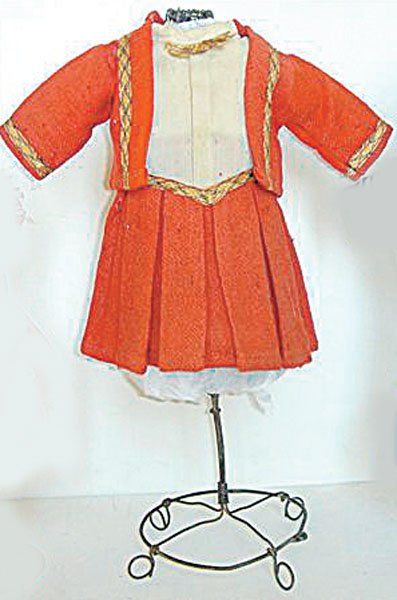 null PRE CATELAN" robe tailleur en lainage rouille, gilet blanc, hiver 1930-1931...