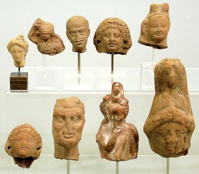 null Collection de neuf têtes de statuettes en terre cuite: Minerve, danseuse, élégante...