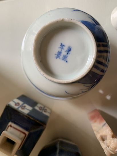 null CHINE, XIXe et XXe siècles
Ensemble de sujets et pièces en porcelaine comprenant...