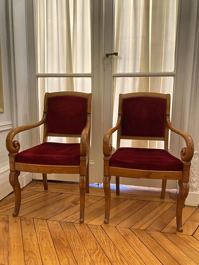 null Pair of armchairs with a carved and molded natural wood cross, the front legs...