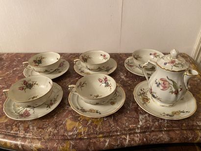 null LIMOGES
Two parts of service to tea-coffee out of porcelain: 
- one HAVILAND,...