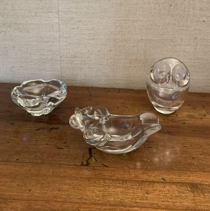 null DAUM
Small crystal cup in the shape of flower. Signed in hollow. 

We join two...