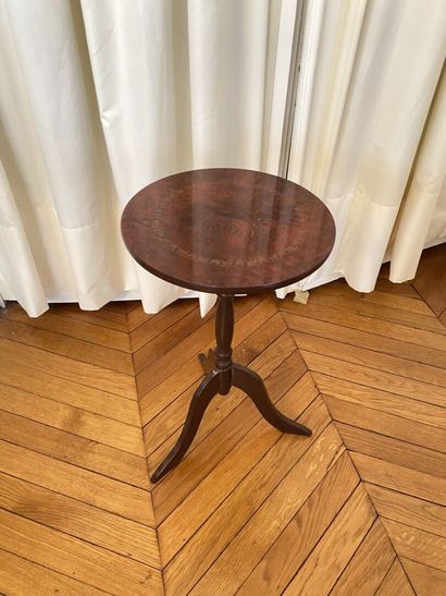 null Small mahogany pedestal table with circular top and tripod base
19th century
H....