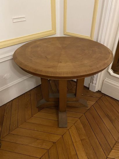 null GUERIDON in wood veneer with a circular top resting on a quadrangular arched...