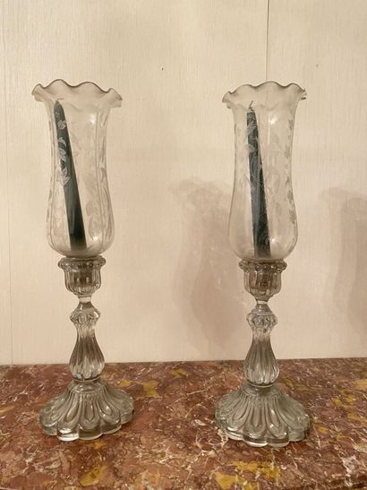 null SET OF GLASSES of which a pair of photophores, the neck corolla, on pedestal...