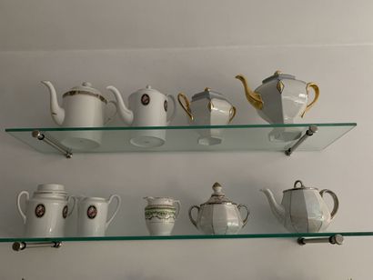 null Lot of about four teapots in Limoges porcelain of various models.
Two creamers...