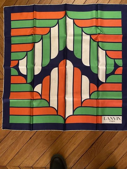 null LANVIN
Silk scarf with geometric decoration 
Stains 
