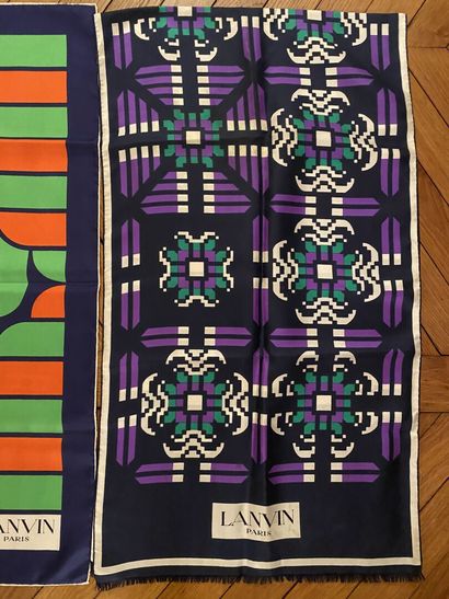 null LANVIN
Silk scarf with geometric decoration 
Stains 
