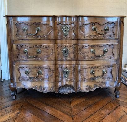 null Provencal walnut COMMODE, the front in crossbow richly carved with shells, interlacing...