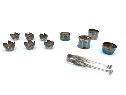 null Lot in silver 925 thousandths including :
- three napkin rings, 
- a sugar tongs...