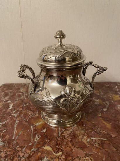 null Covered sugar bowl in silver 925 thousandths, with two handles, decorated in...