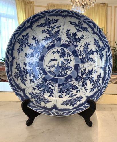 null CHINA
Circular porcelain dish with blue monochrome decoration of flowering branches...