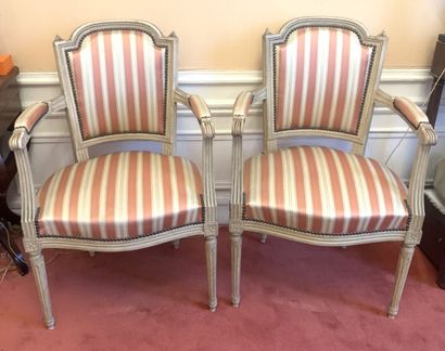 null Pair of cabriolet armchairs in lacquered wood with gendarme hat back, fluted...