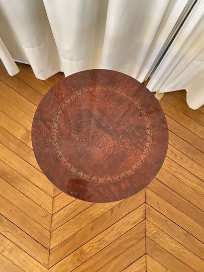null Small mahogany pedestal table with circular top and tripod base
19th century
H....