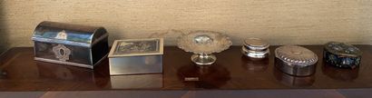 null Set of silver metal boxes, and a cup. We join a box in enamel. 

