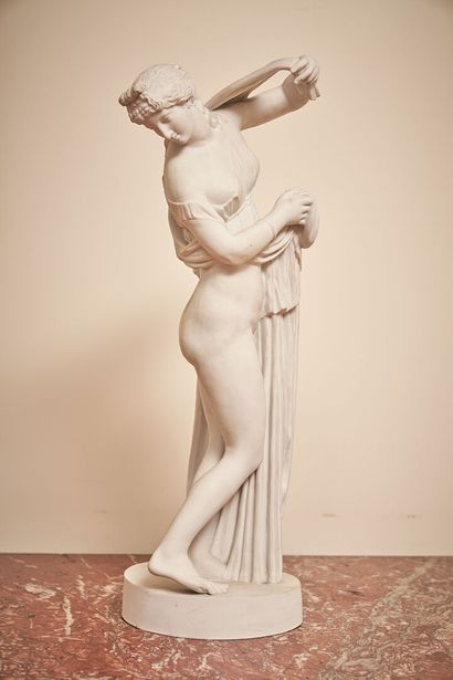 null Paris
Figure de femme en biscuit.
Fin du XIXe siècle
Haut : 55 cm