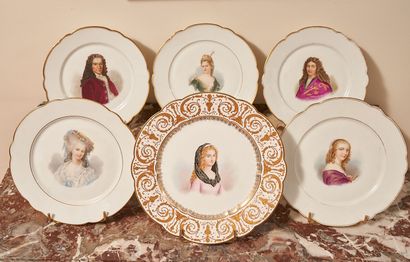 null Sèvres (genre de)
Lot d'assiettes dans le genre de Sèvres à décor de portraitts.
XIXe...