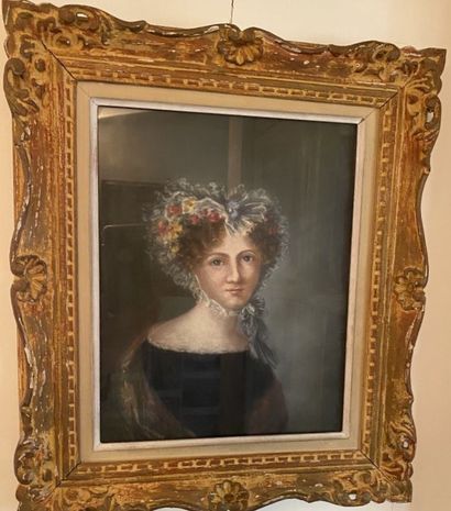 null ECOLE FRANCAISE du XIXème siècle
Jeune femme au chapeau fleuri	
Pastel rehaussé...