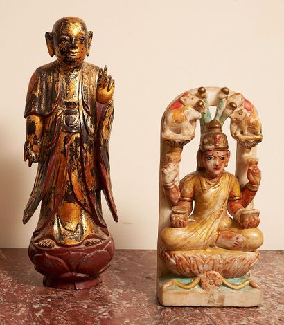 null CHINE, XIXe siècle
Bouddha debout.
Sculpture en bois partiellement doré.
Haut....