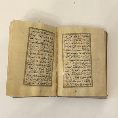 null Coran ottoman signé et daté 1782
Manuscrit arabe sur papier de 15 lignes par...