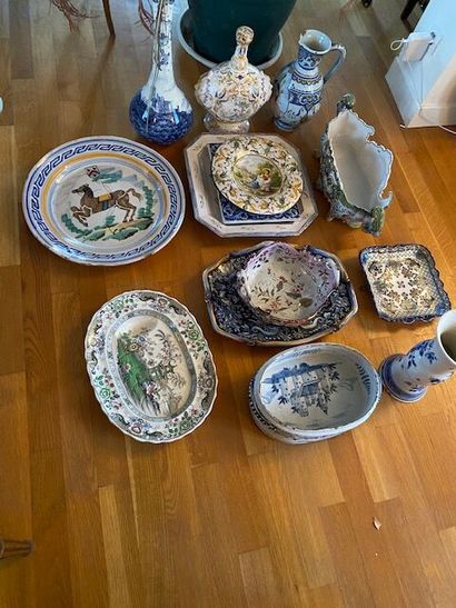 null Set of decorative earthenware including dishes vases, plates, planters in the...