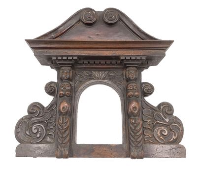 null Cadre ou élément de tabernacle en bois sculpté à décor de termes.
XIXe siècle
Haut....