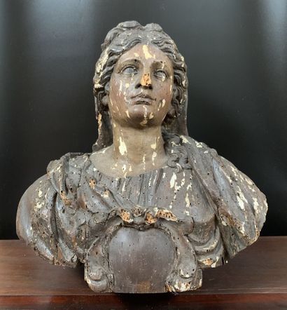 null Buste en bois sculpté et patiné figurant la Vierge Marie.
XIXe siècle
54 x 52...