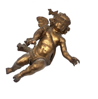 null CUPIDON en bois sculpté et doré.
XIXe siècle
Haut. : 47 cm 
(Manques)
