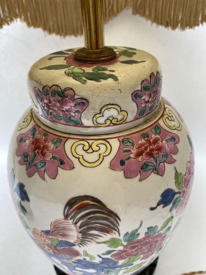 null CHINE
Pot à gingembre en porcelaine à décor en émaux de la famille rose de fleurs...