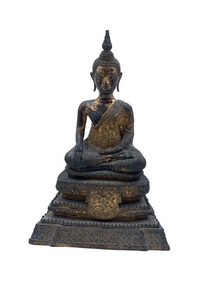 null Thaïlande, Ratanakosin, XIXe siècle
Bouddha assis en padmasana, la main droite...