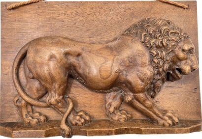 null Bas-relief en bois sculpté représentant un lion marchant.
XIXe siècle
23,5 x...