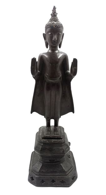null ThaIlande, XIXe siècle 
Bouddha debout, les mains en abhaya-mudra (geste de...