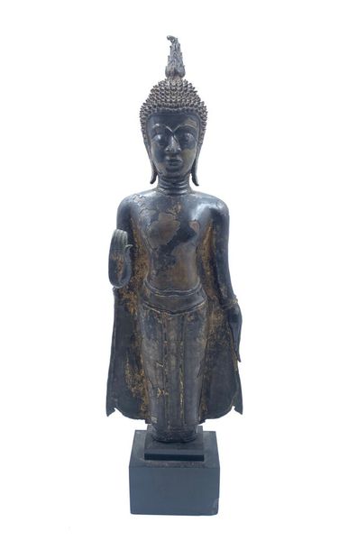 null Thaïlande, Ayutthaya, XVIIe/XVIIIe
Bouddha debout, la main droite en abhaya-mudra...