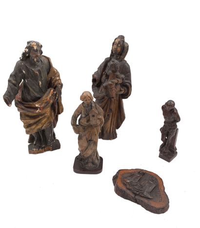 null Ensemble de quatre sujets en bois sculpté représentant des sujets religieux...
