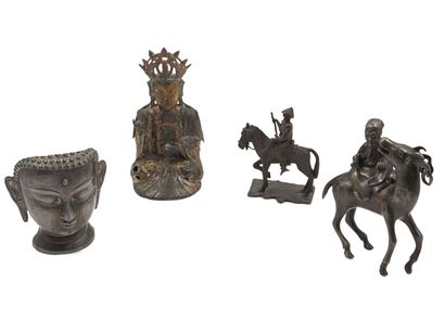 null CHINE, XIXe-XXe siècle
Ensemble de sujets en bronze représentant Bouddha assis,...