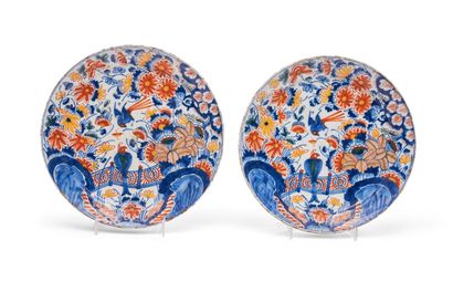 null DELFT
Pair of plates with polychrome decoration of two birds on a hedge and...