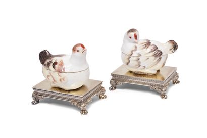 null Meissen
Two covered porcelain boxes in the shape of a hen with polychrome decoration.
18th...