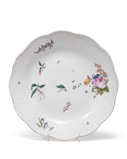null MEISSEN Round porcelain dish with contoured edge with
basketry motifs in light...