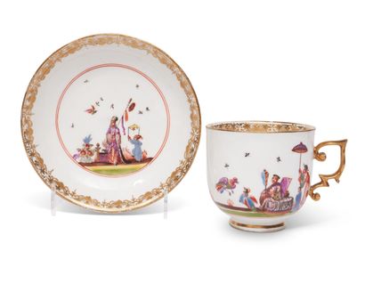 null MEISSEN
Cup and saucer with polychrome decoration of Chinese and birds on terraces,...