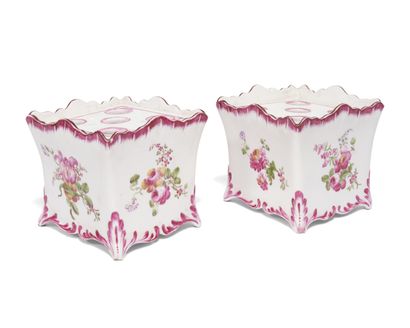 null MENNECY
Pair of square flower boxes in soft porcelain
resting on four feet with...