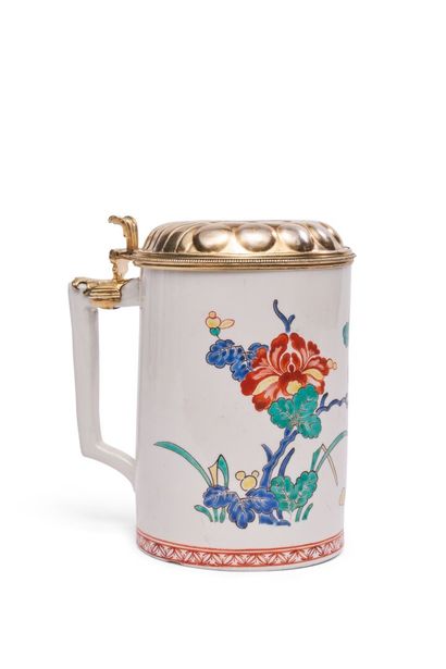 CHANTILLY
Cylindrical mug in soft porcelain...